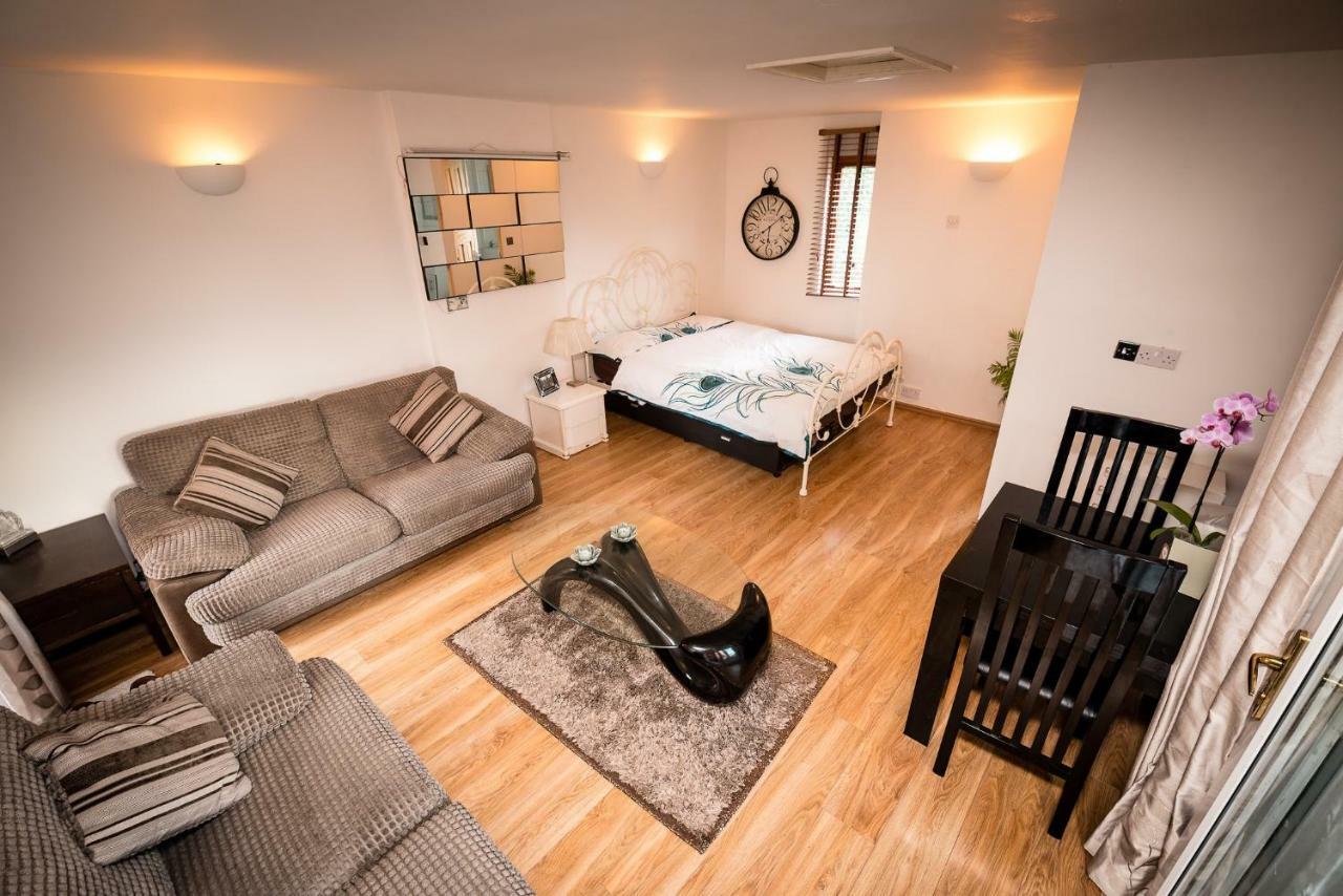 Spring Meadow Apartment Устър Екстериор снимка
