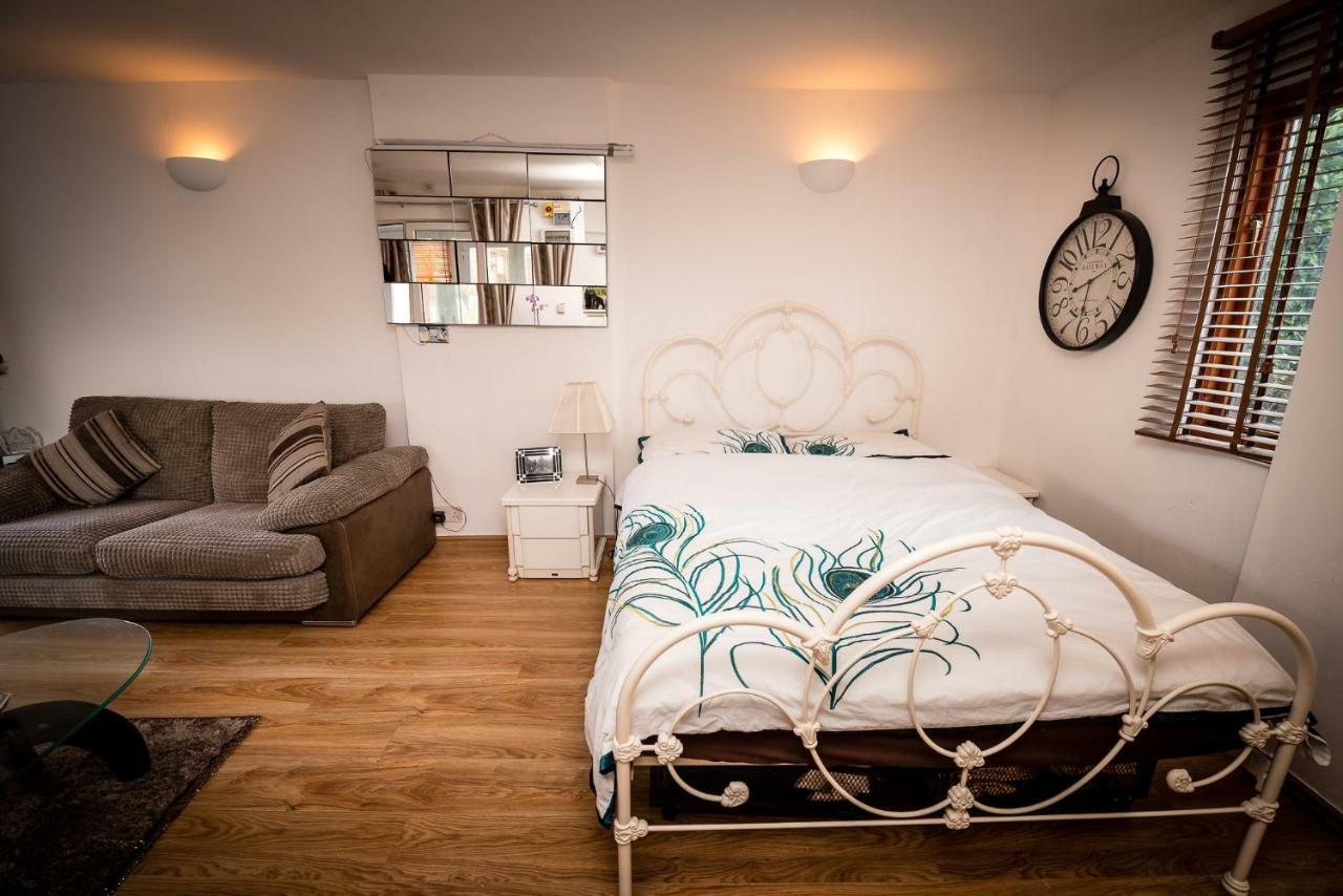 Spring Meadow Apartment Устър Екстериор снимка