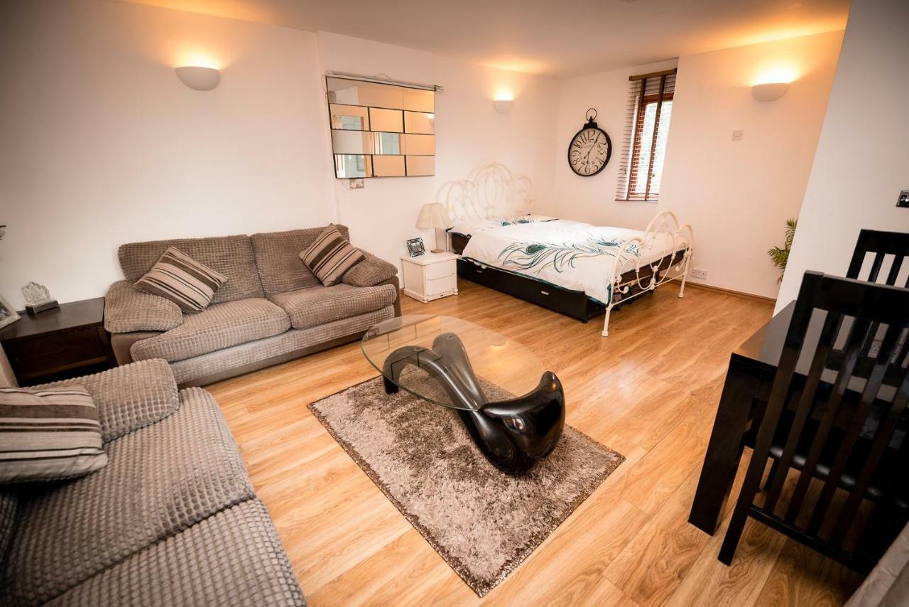 Spring Meadow Apartment Устър Екстериор снимка