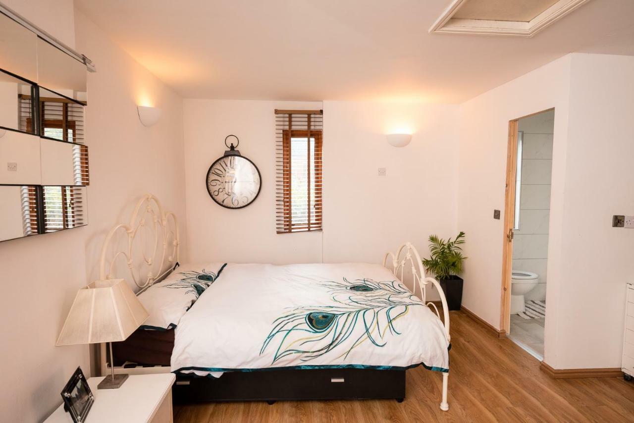 Spring Meadow Apartment Устър Екстериор снимка